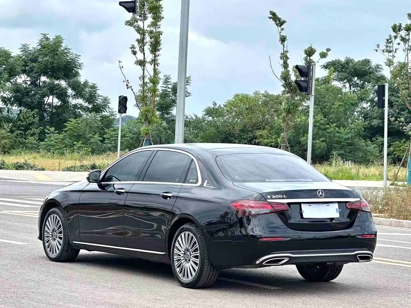 Mercedes-Benz E-Class 2022 E 300 L Luxury фото 6
