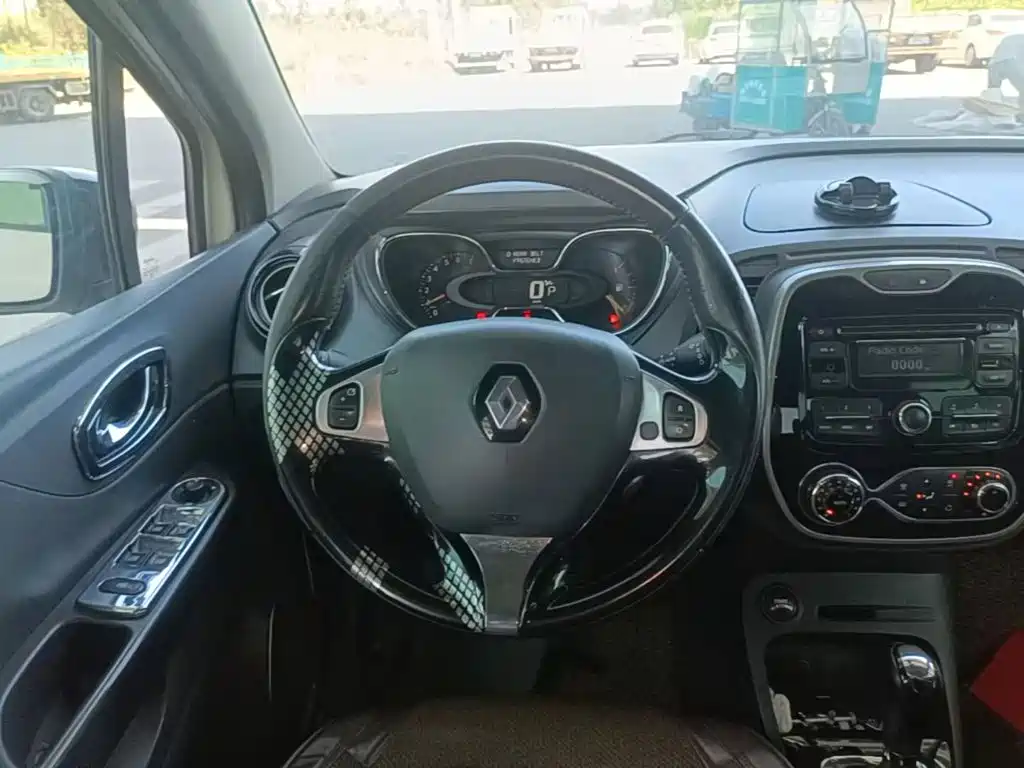 Renault Captur 2015 2015 1.2T Automatic Comfort Limited Edition
