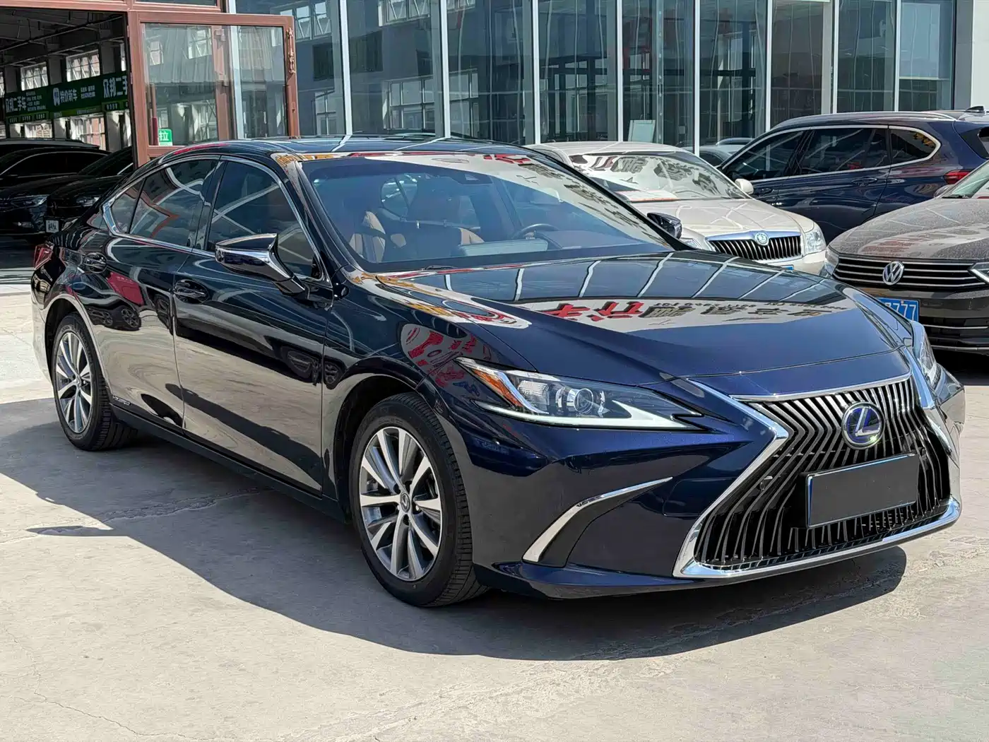 Lexus ES 2018 300h Excellence Edition China V фото 3