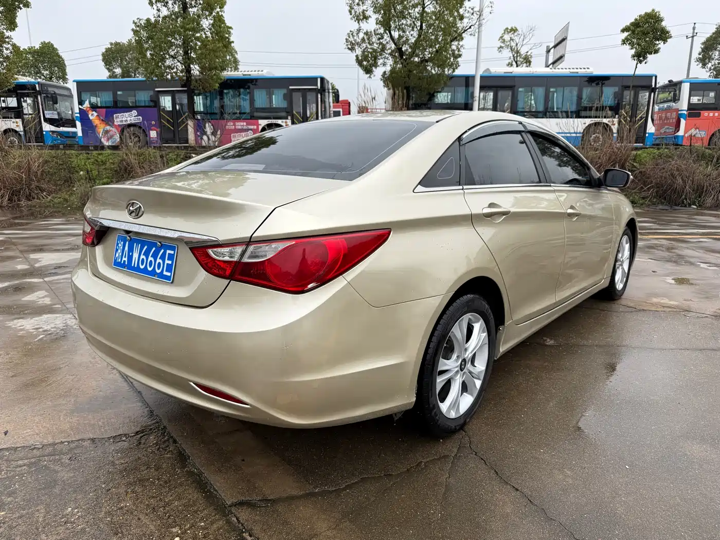 Hyundai Sonata 2011 2.0L Auto Leading Edition фото 4