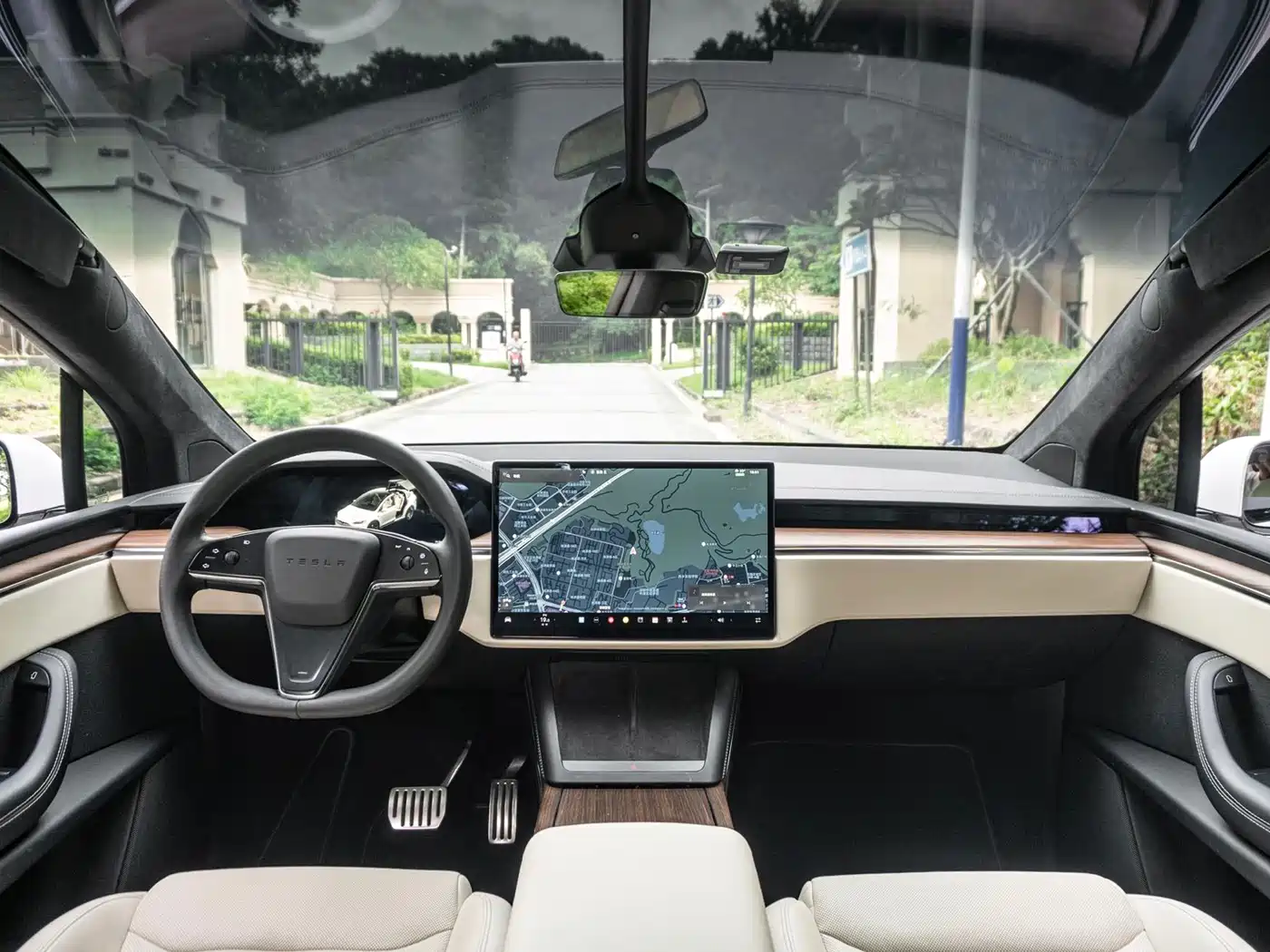 TESLA MODEL X