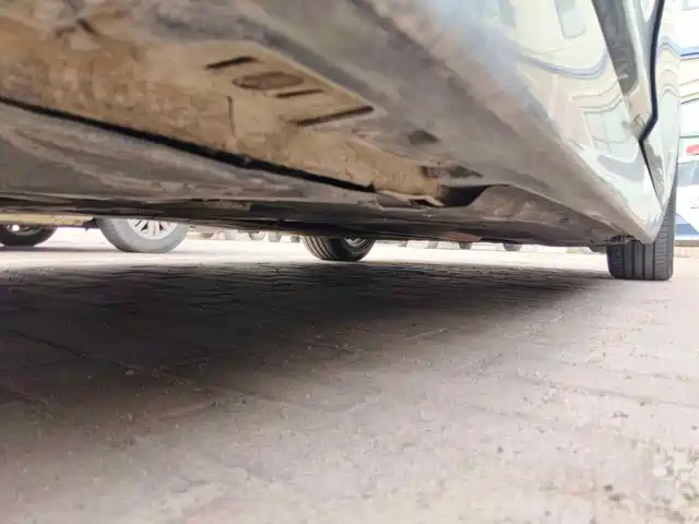 BMW 5 Series 2014 525Li Leading — фото 4