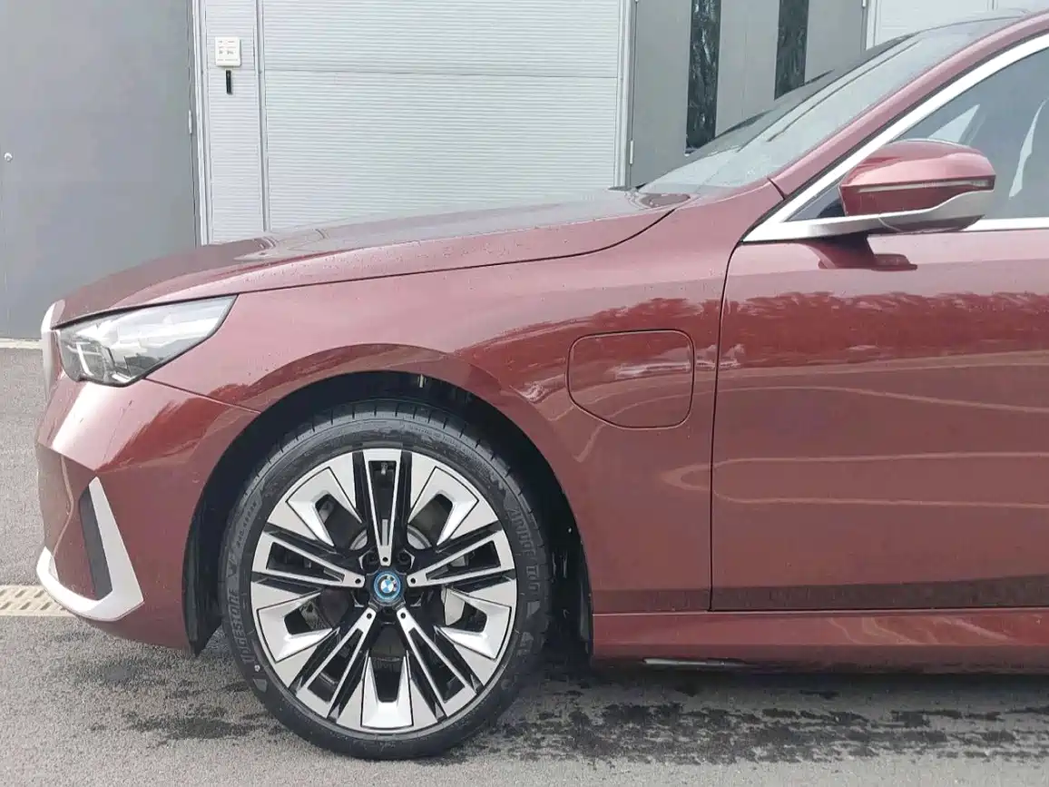 BMW i5 2025 2025 eDrive 35L Luxury Package