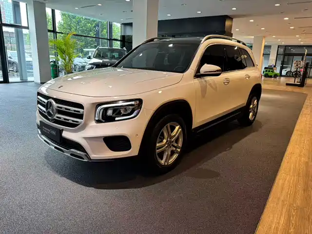 Mercedes-Benz GLB 2023