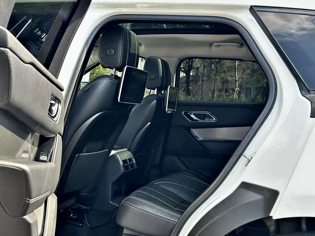Photo 6 - Land Rover Range Rover Velar