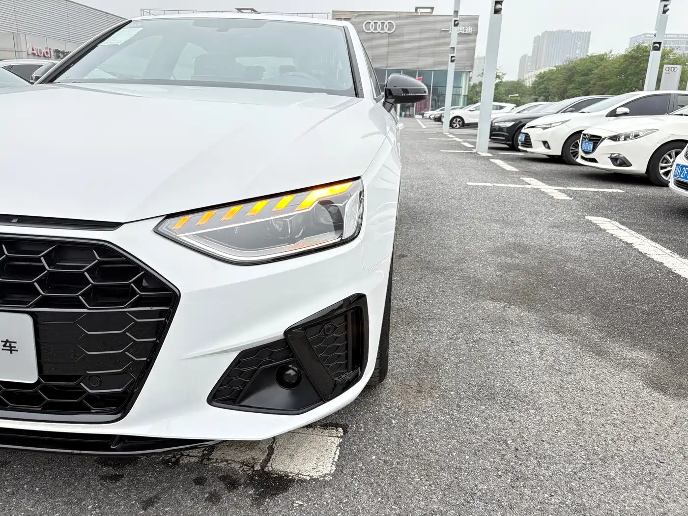 Audi A4L 2025 2 Million Celebration Edition 40 TFSI Luxury Dynamic фото 8