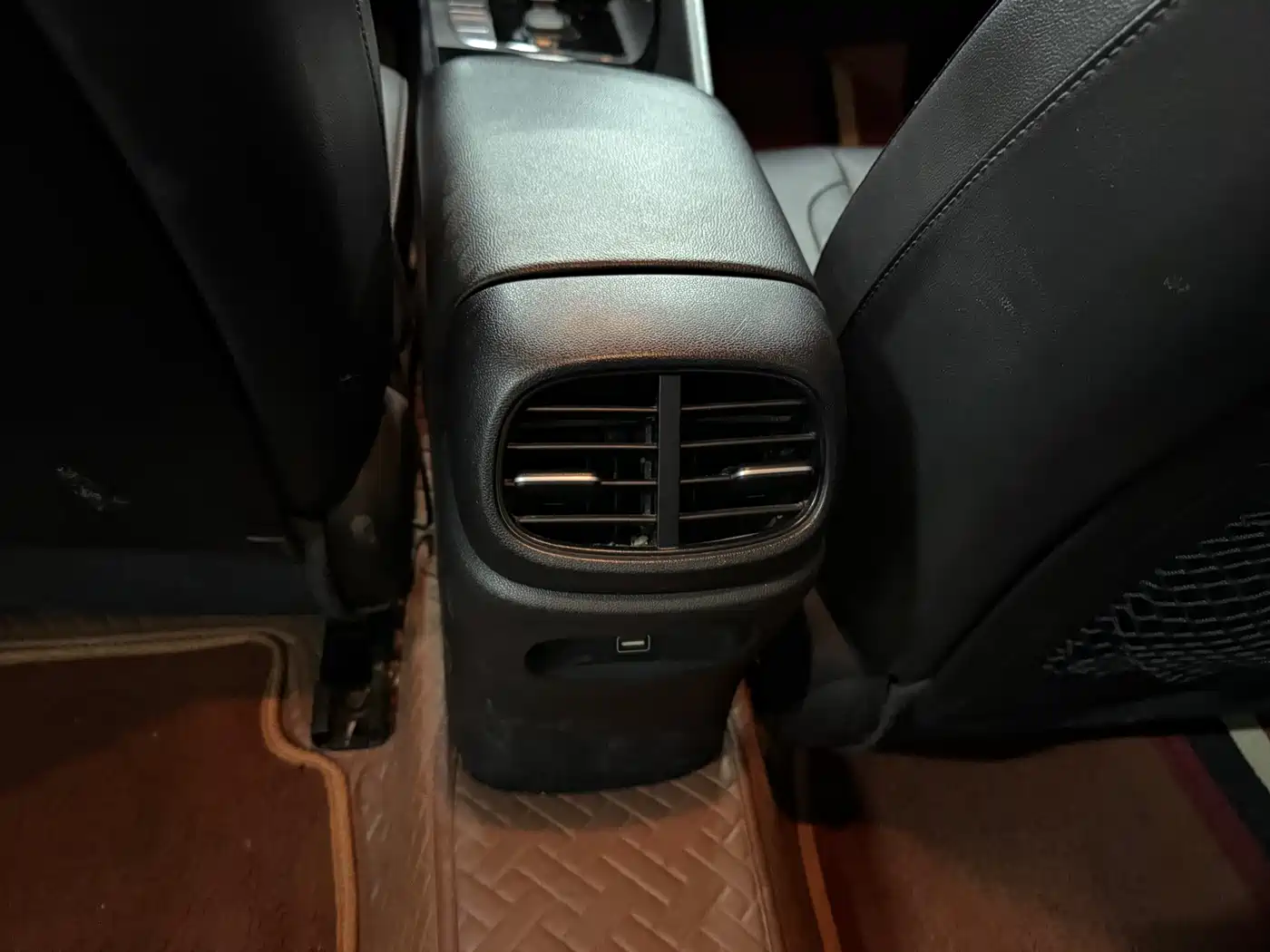 Hyundai Elantra 2023 Model 1.5L CVT LUX Premium Edition фото 11