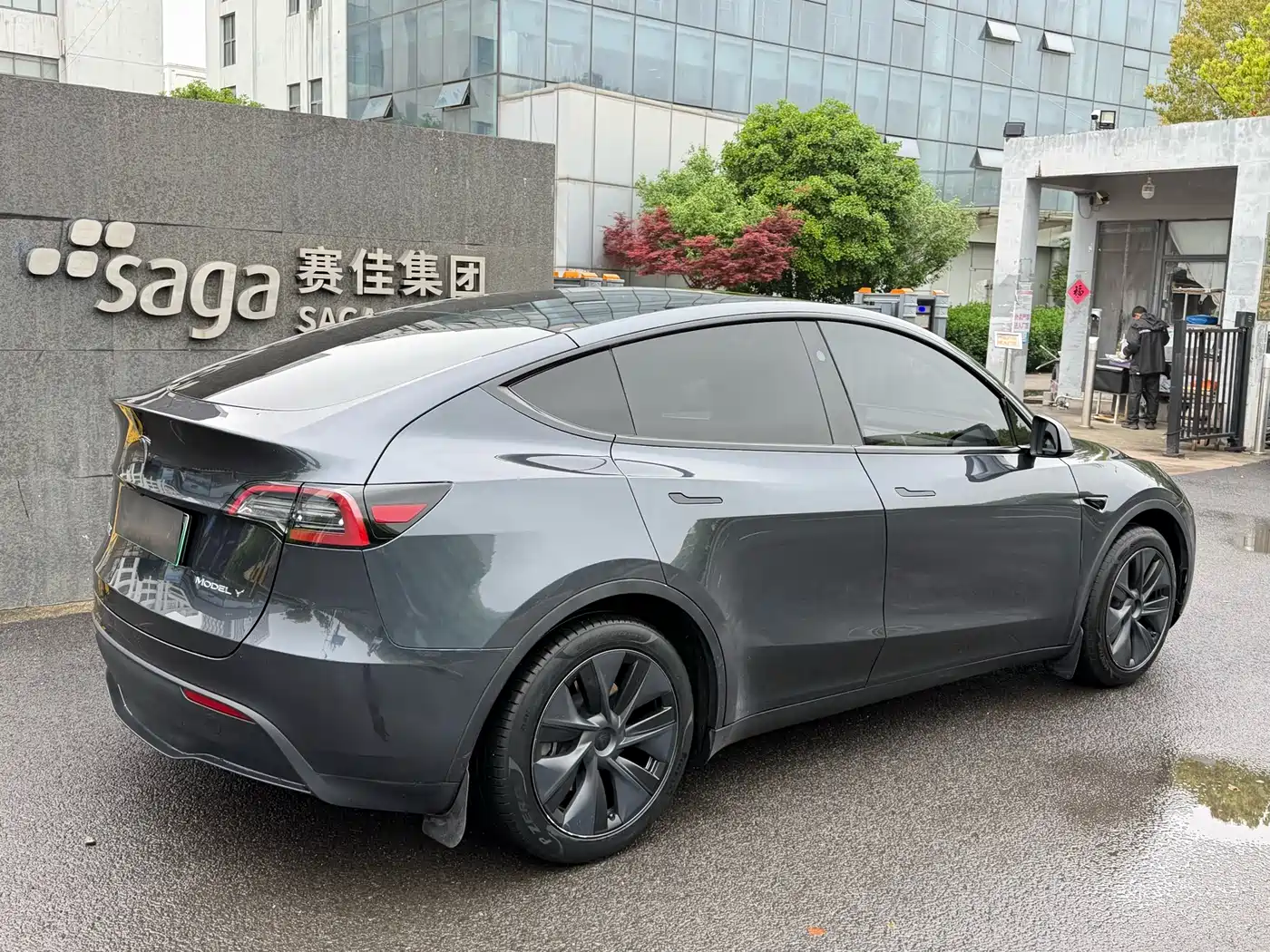 TESLA MODEL Y