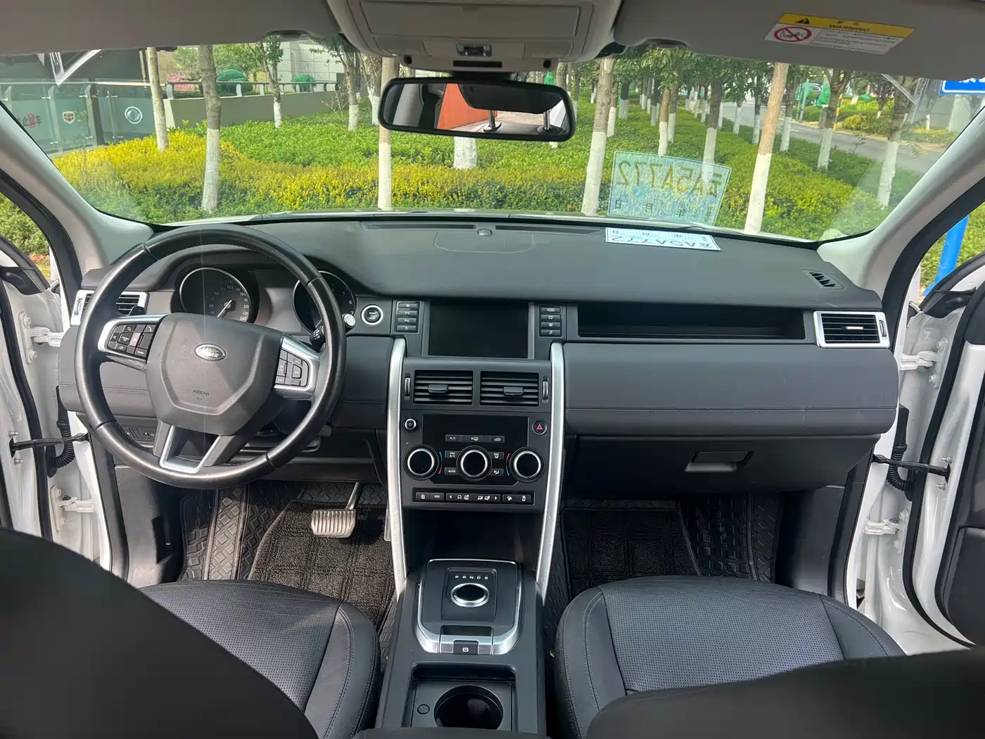 Land Rover Discovery Sport 2018 240PS SE Edition фото 5
