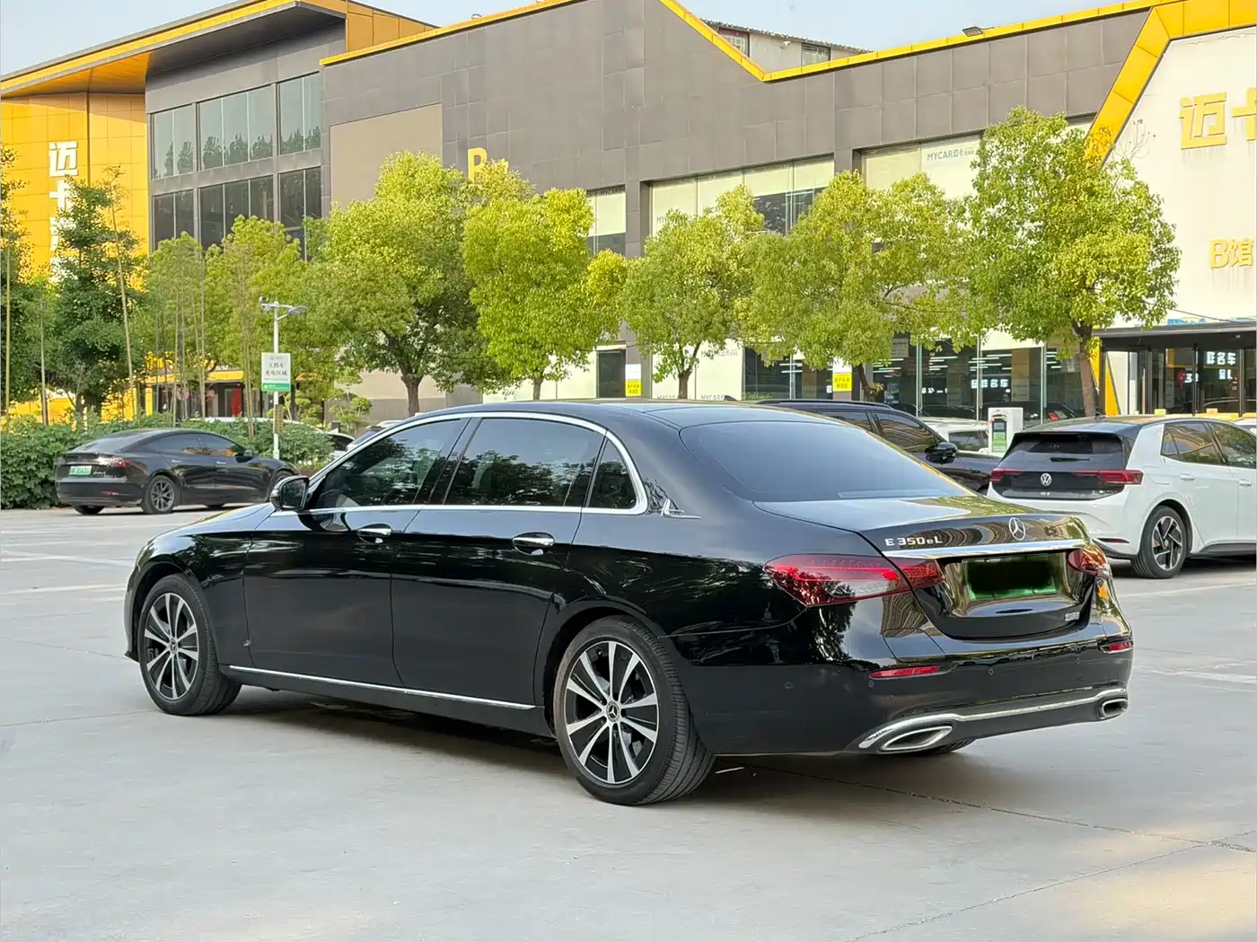 Mercedes-Benz E-Class New Energy 2022 E 350 e L Plug-in Hybrid Sedan фото 24