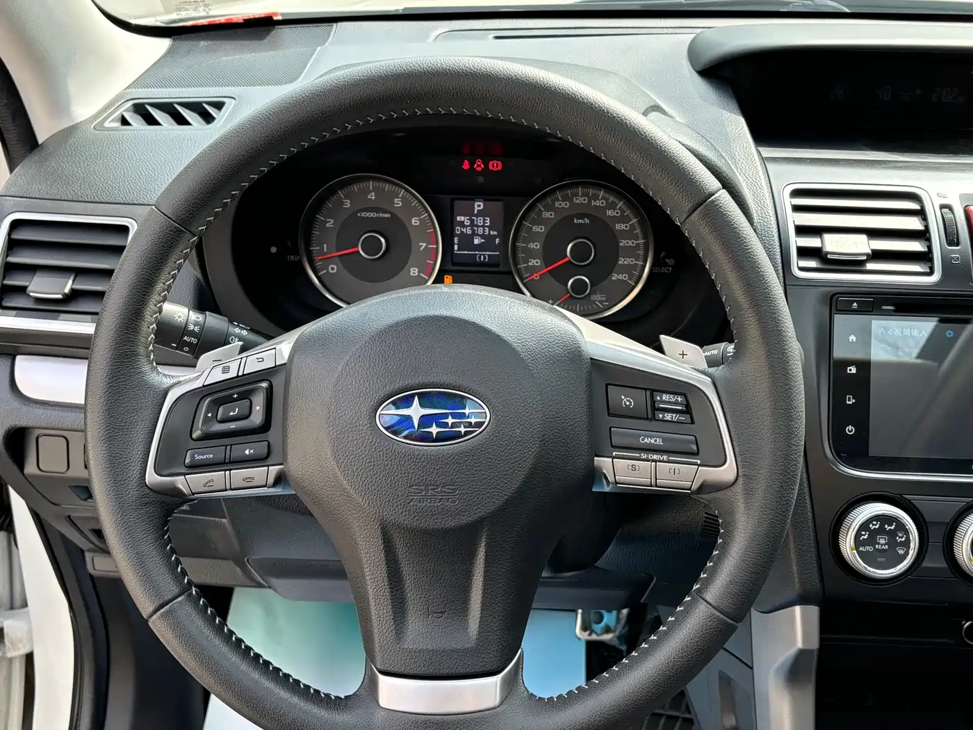 Subaru Forester 2015 2.0i Special Commemorative Edition фото 9
