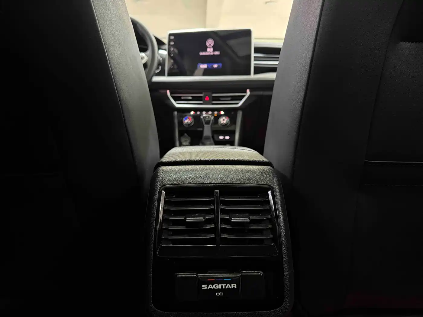 Volkswagen Sagitar 2023 Model Year 280TSI DSG Surpass Edition фото 18