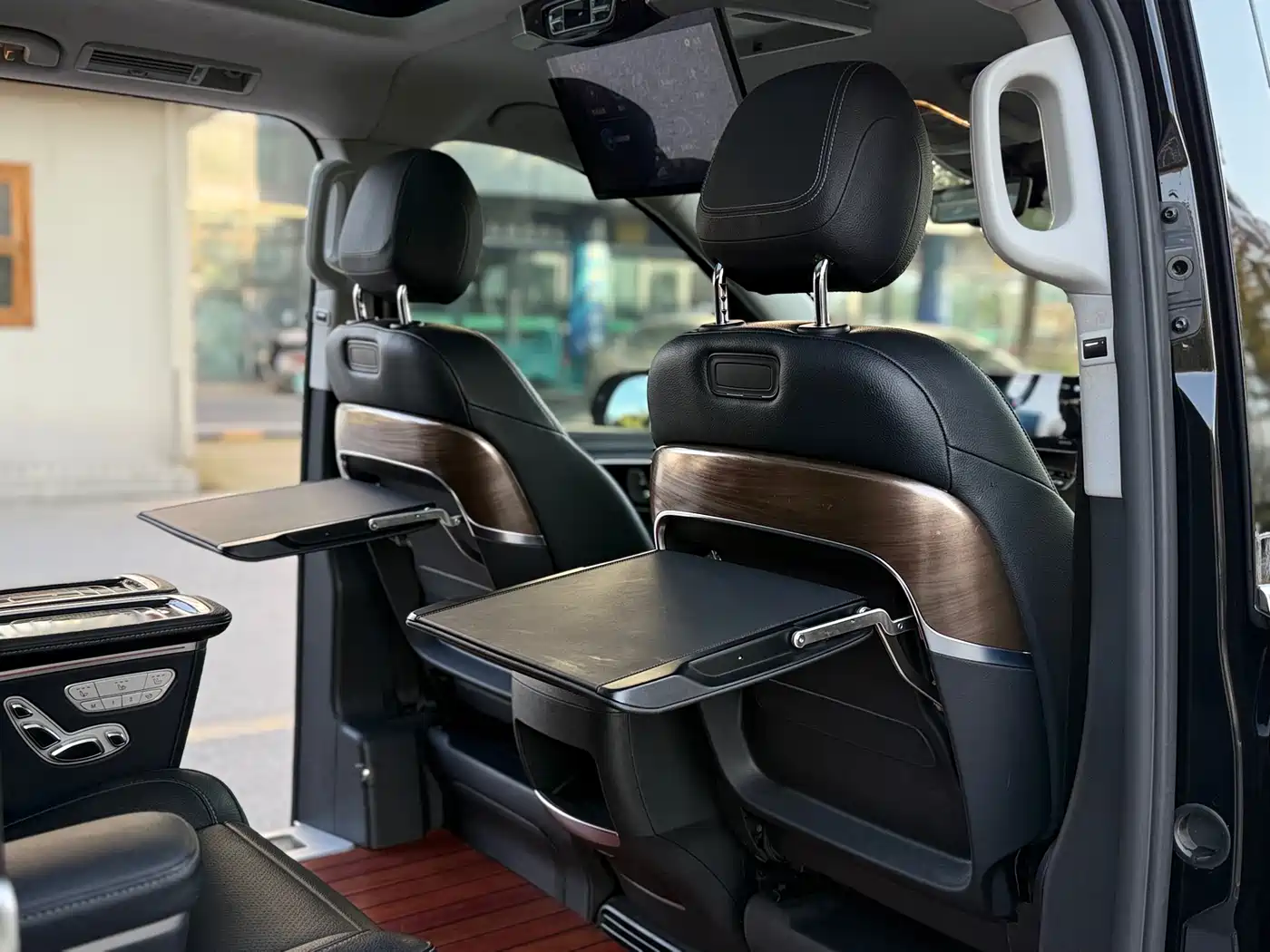 Mercedes-Benz V-Class 2022 V 260 L Long Wheelbase Luxury Edition фото 16