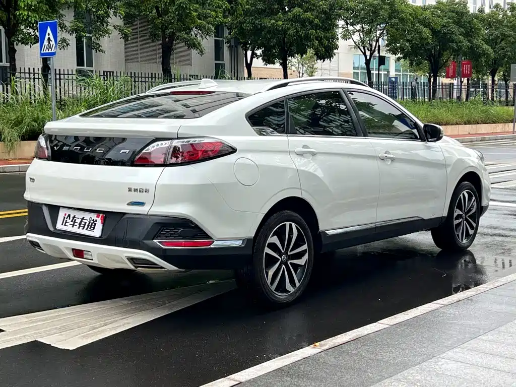 Venucia T90 2018 2018 2.0L CVT Smart Connection Intelligent Edition China V