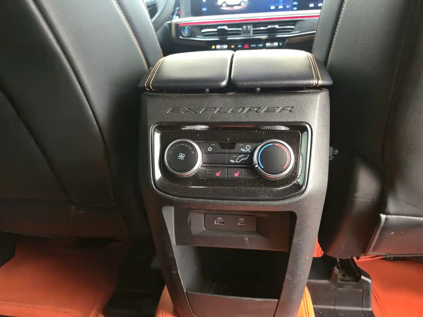 Фото 20 - Ford Explorer