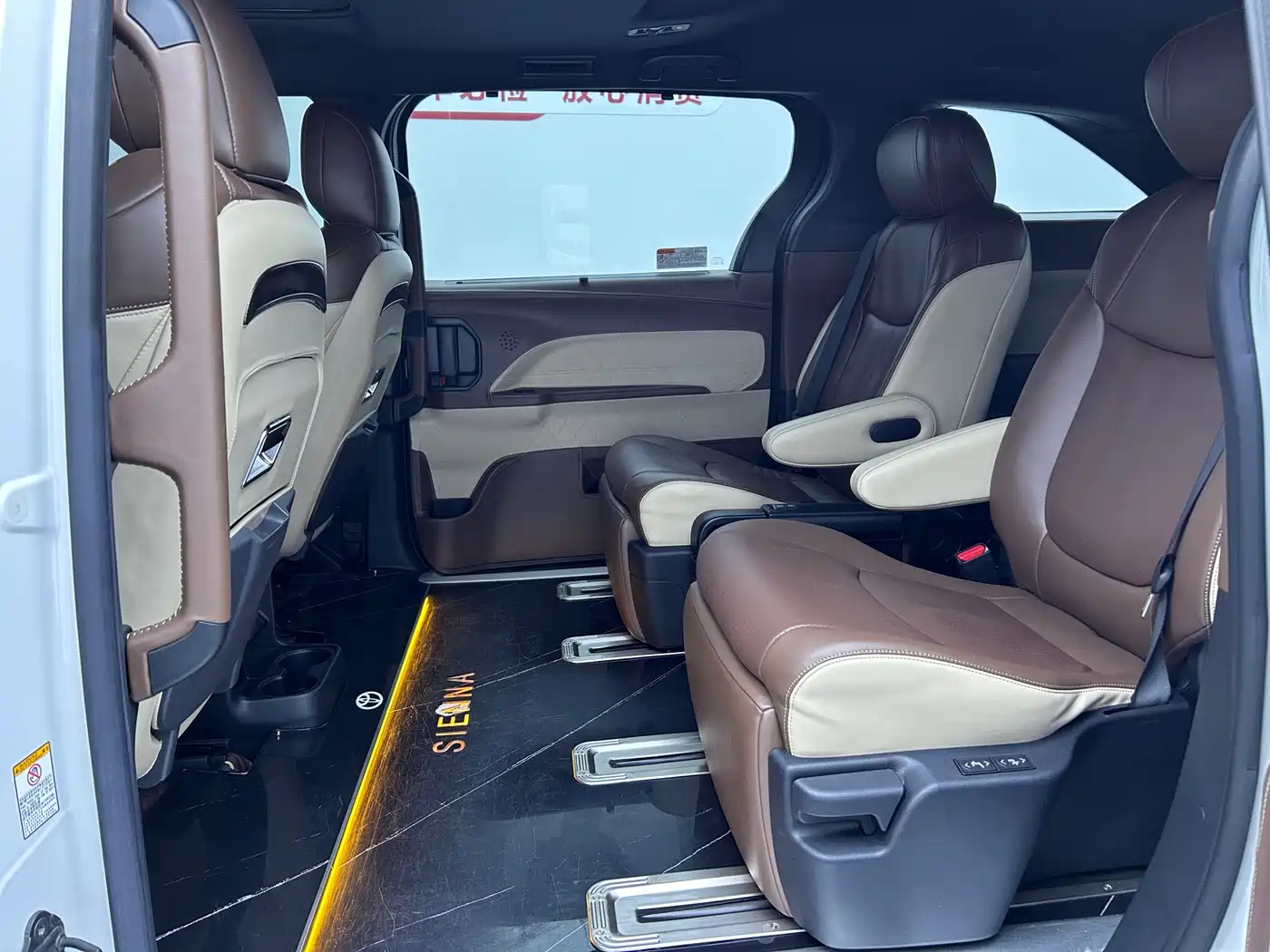 Toyota Sienna 2021 2.5L Hybrid Premium Edition фото 7