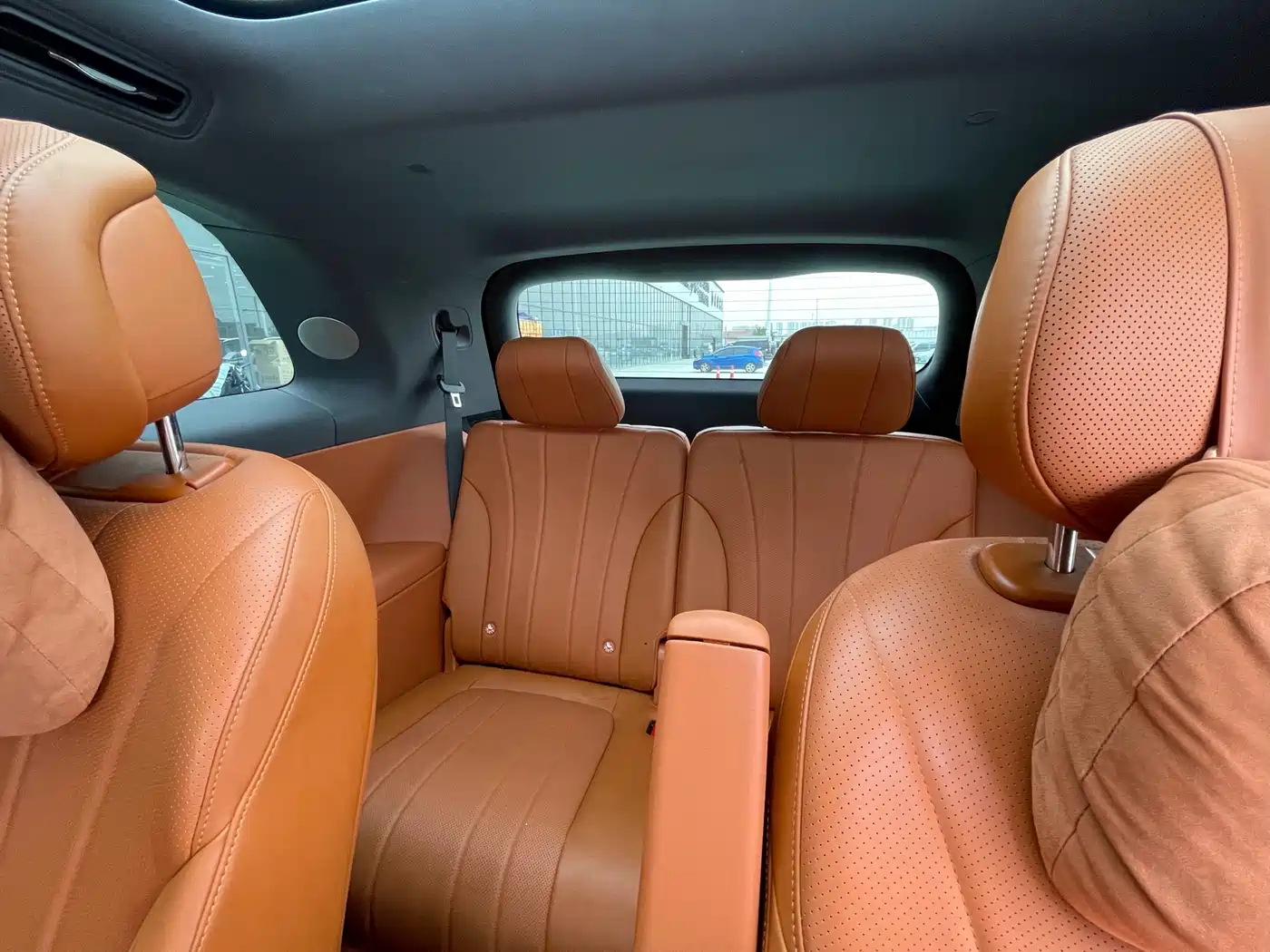 AITO Wenjie AITO M8 2025 Model Extended Range Max+ Edition 53.4kWh 6-Seater фото 7