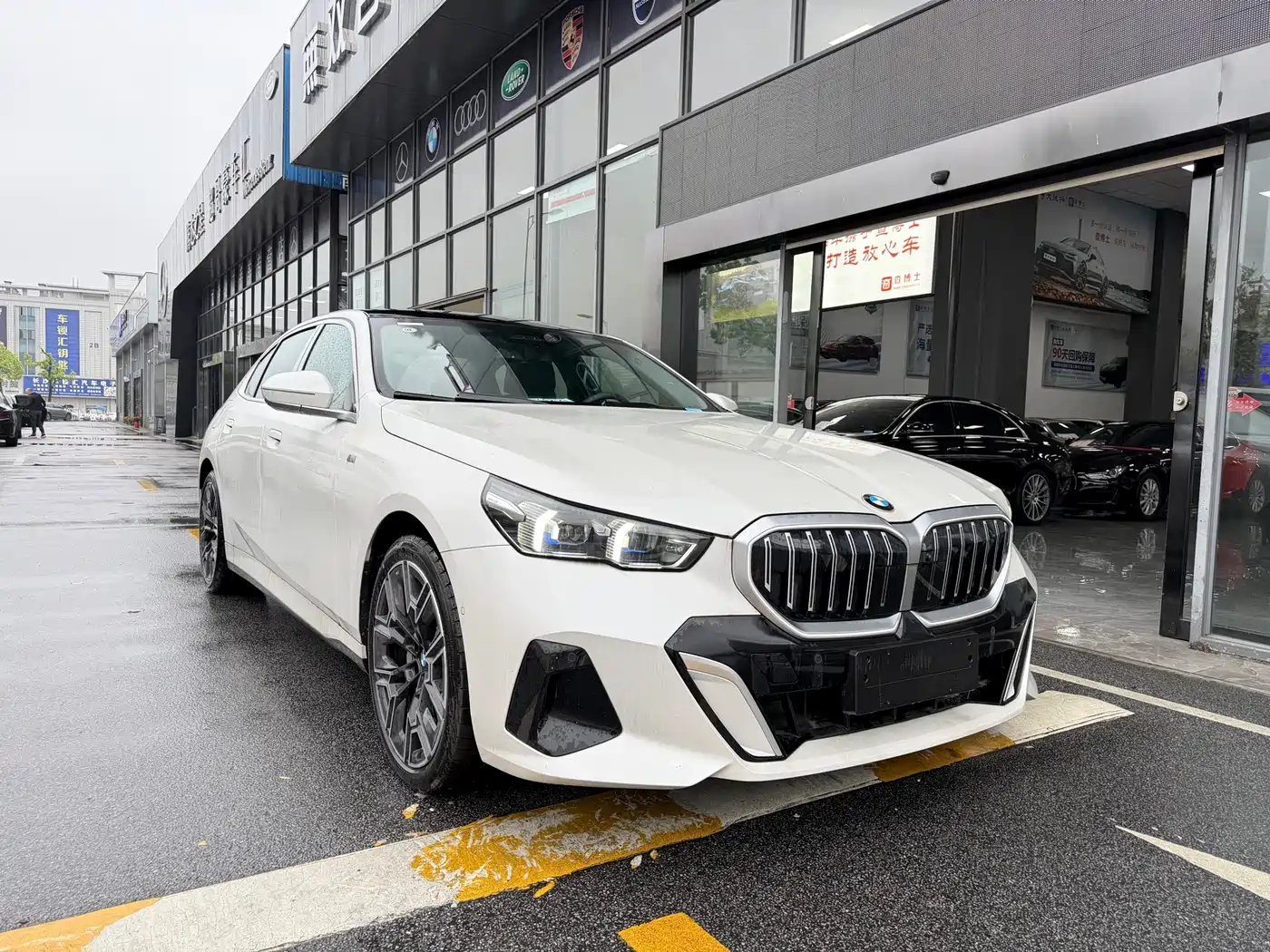 BMW 5 Series 2025 530Li Premium M Sport Package фото 3