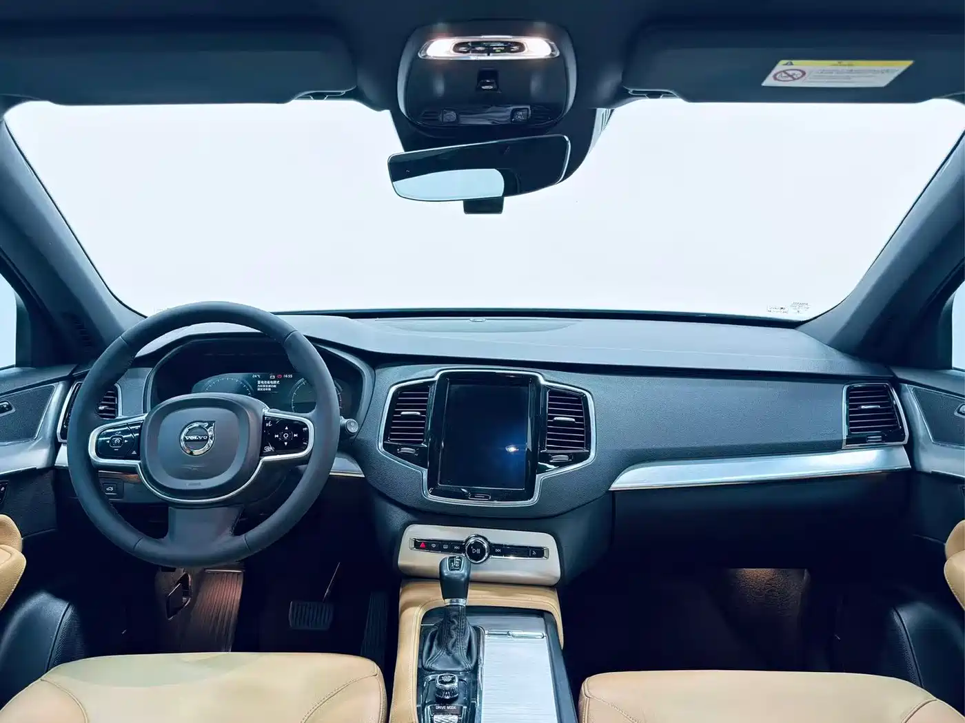Фото 10 - Volvo XC90