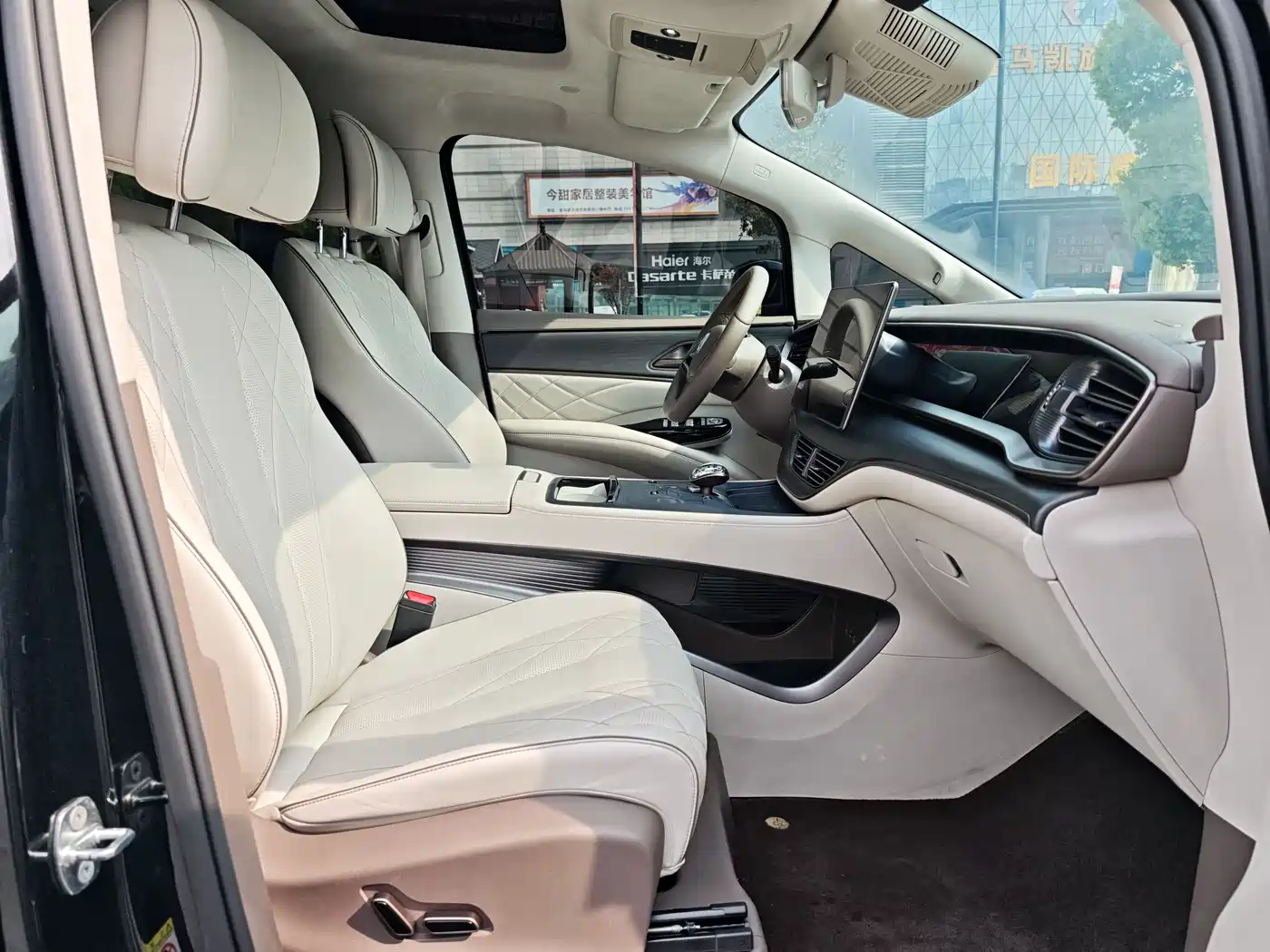 Denza D9 2022 DM-i 970 AWD Flagship фото 13