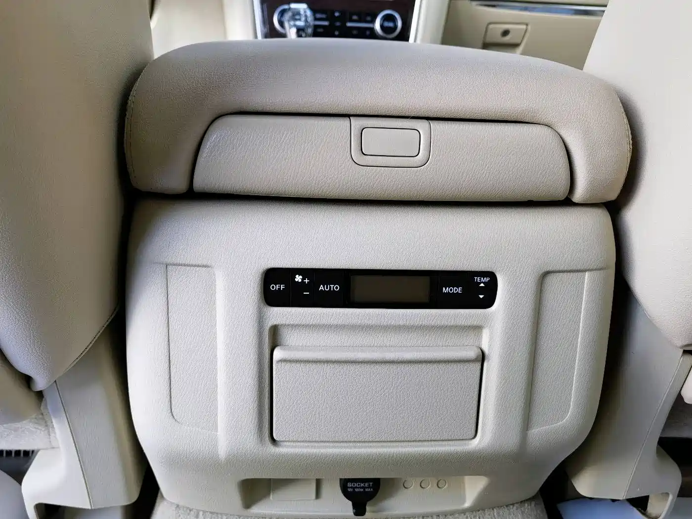 Nissan Patrol 2014 5.6L LE фото 12