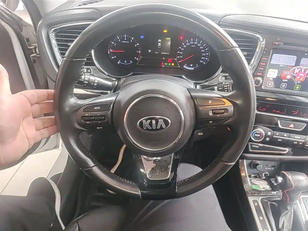 Kia K5 2015 2.0L Automatic LUX фото 11