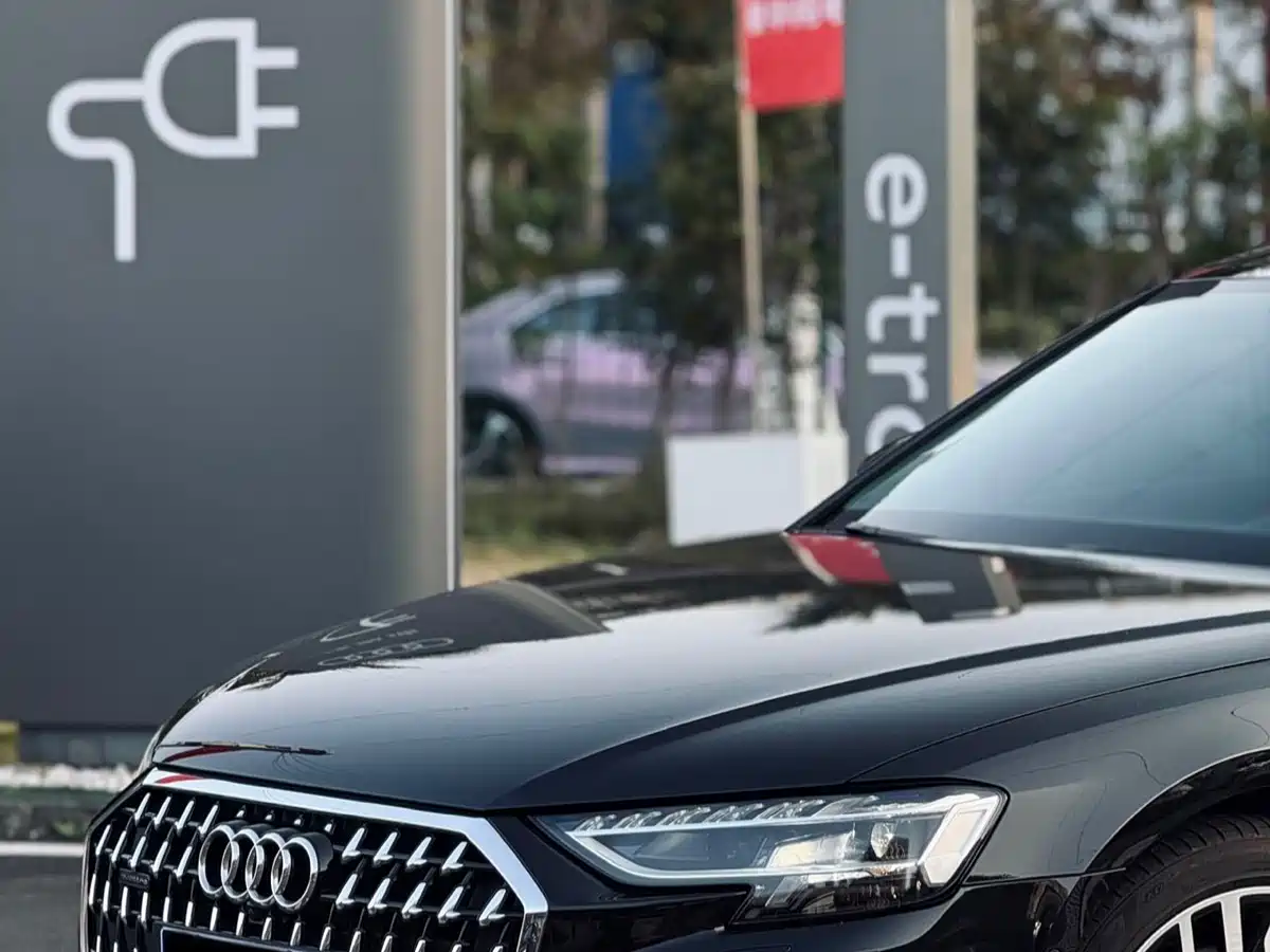 AUDI A8