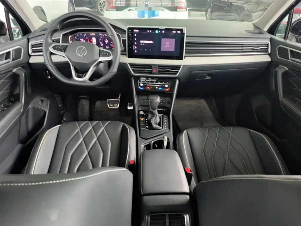 Volkswagen Tiguan L 2024 330TSI Automatic 2WD R-Line Premium Enjoyment Edition фото 16