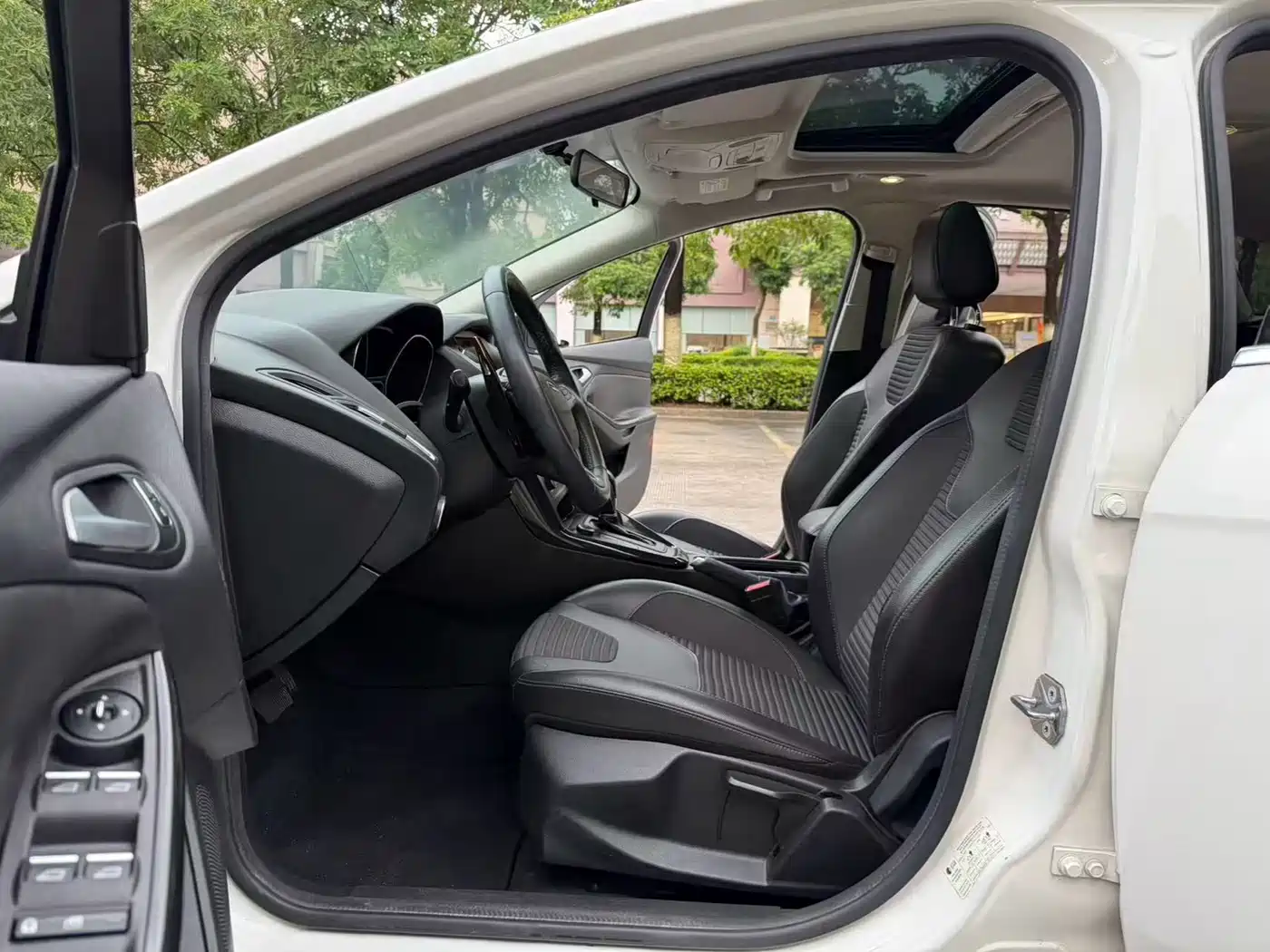 Фото 4 - Ford Focus