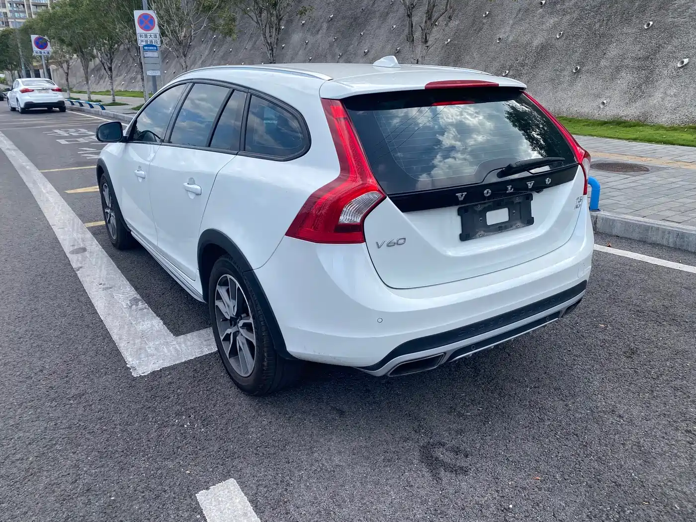 Volvo V60 2017 2017 Cross Country T5 AWD China V