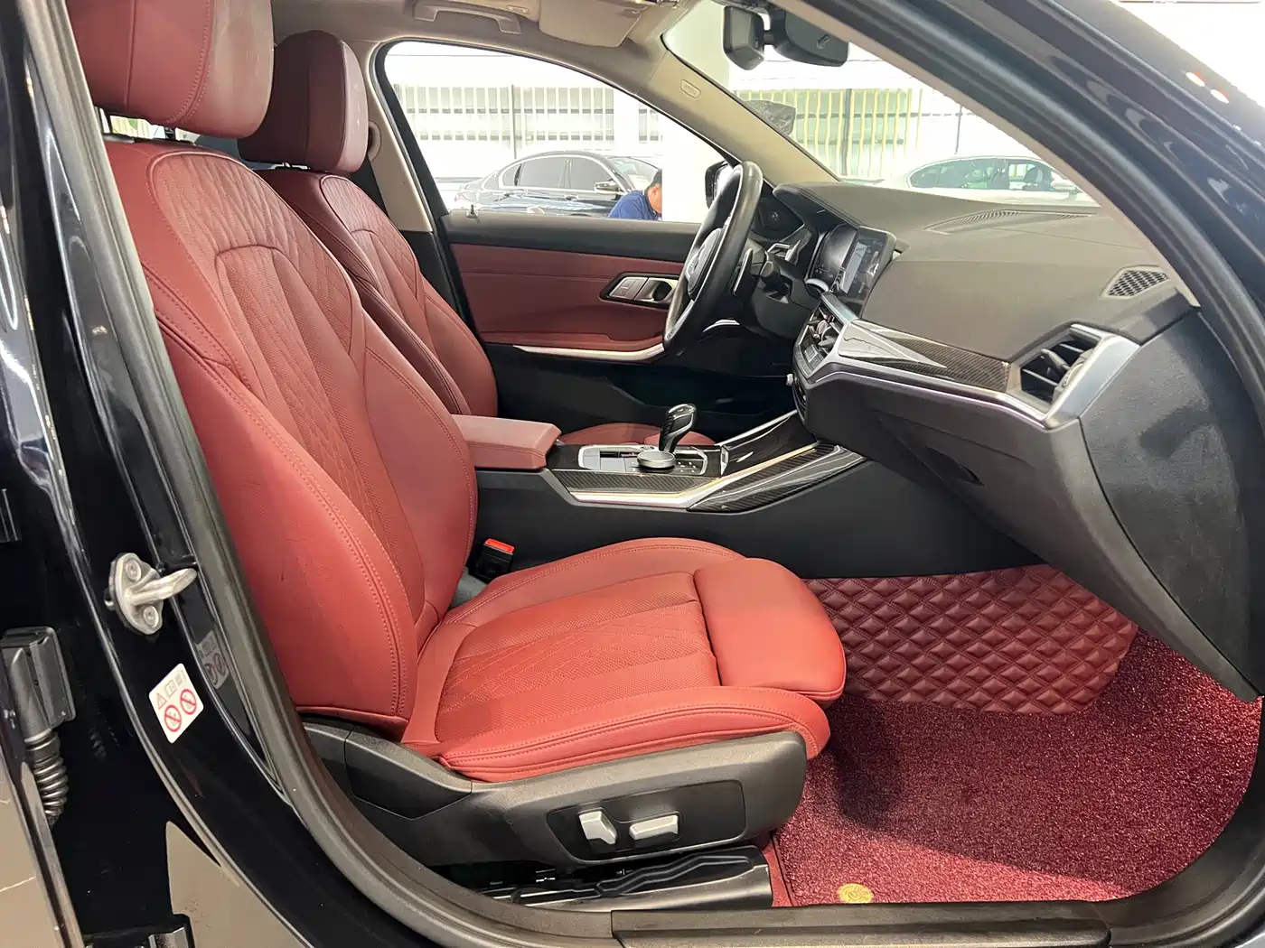 BMW 3 Series 2022 325i M Sport Shadow Edition фото 15