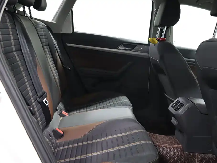 Фото 6 - Volkswagen Lavida