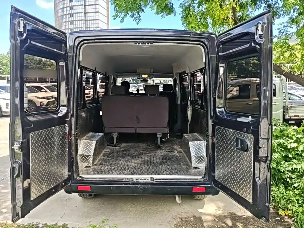 Dongfeng Yufeng Yufeng 2025 2023 V9+ 2.0T Automatic FWD Multi-purpose Medium Wheelbase Medium Roof 7/8/9 Seater