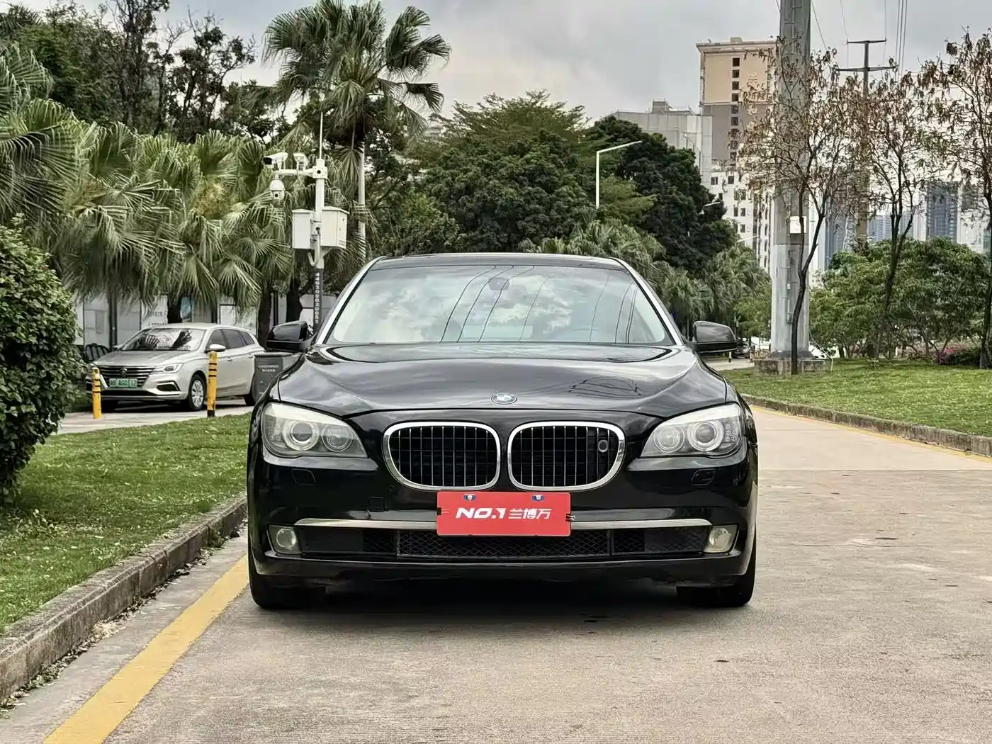 BMW 7 Series 2009 Model 740Li Leading Edition фото 3