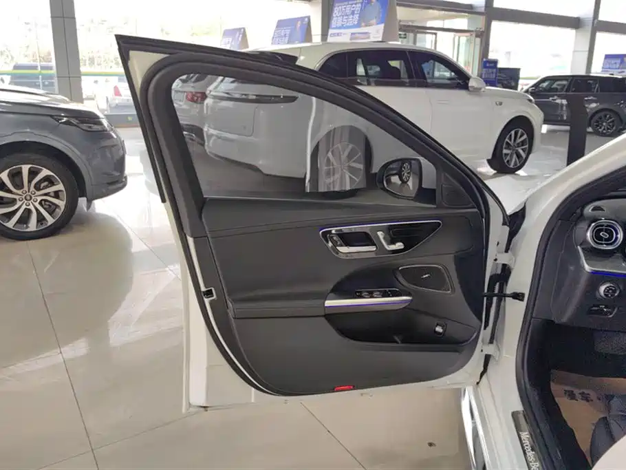 Mercedes-Benz C-Class 2024 Facelift C 260 L Sport фото 7