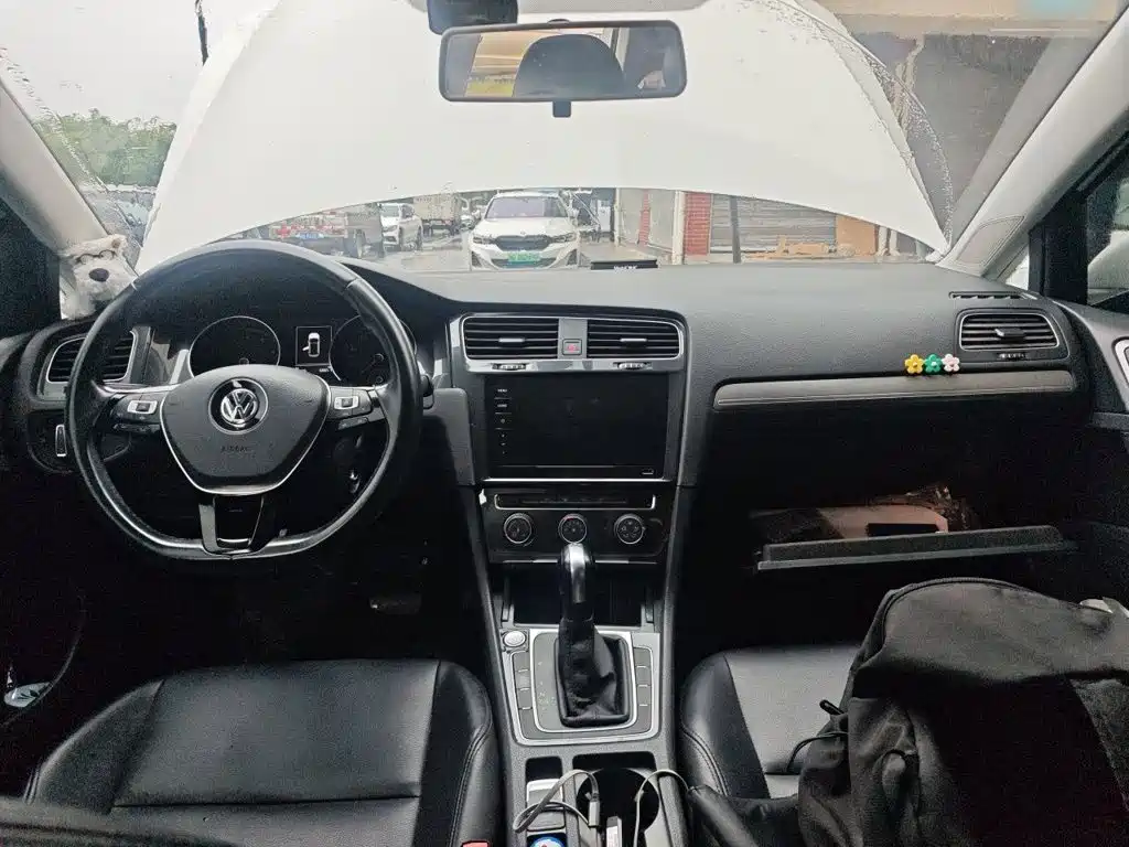 Фото 5 - Volkswagen Golf