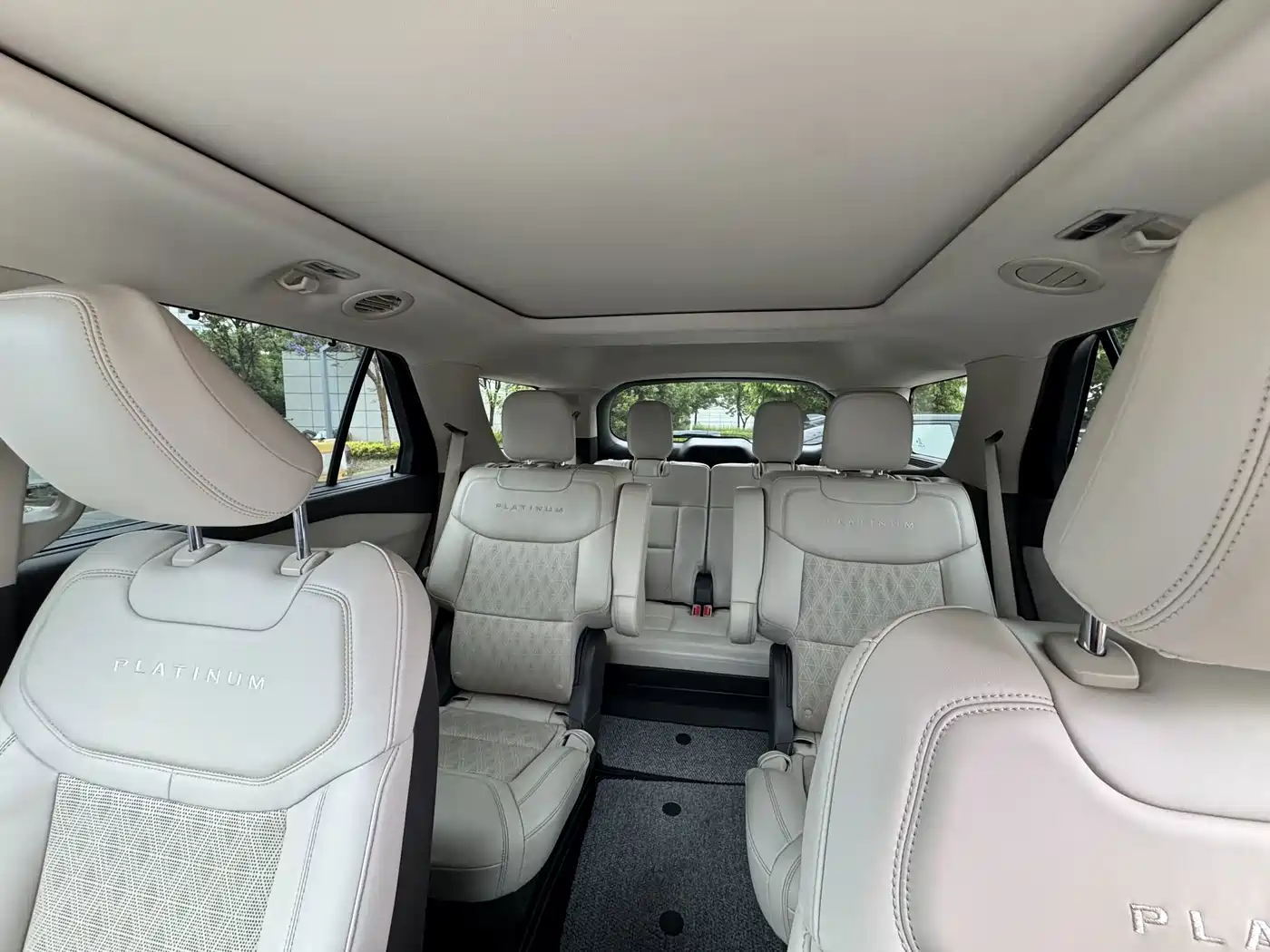 Фото 28 - Ford Explorer