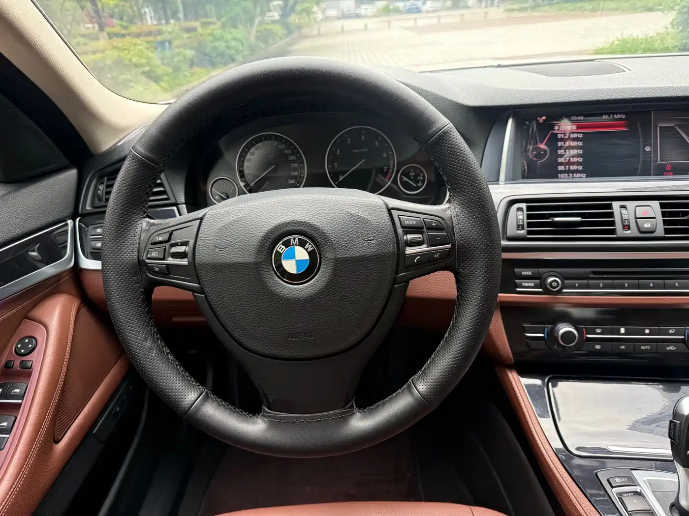 BMW 5 Series 2014 520Li Elegance фото 6