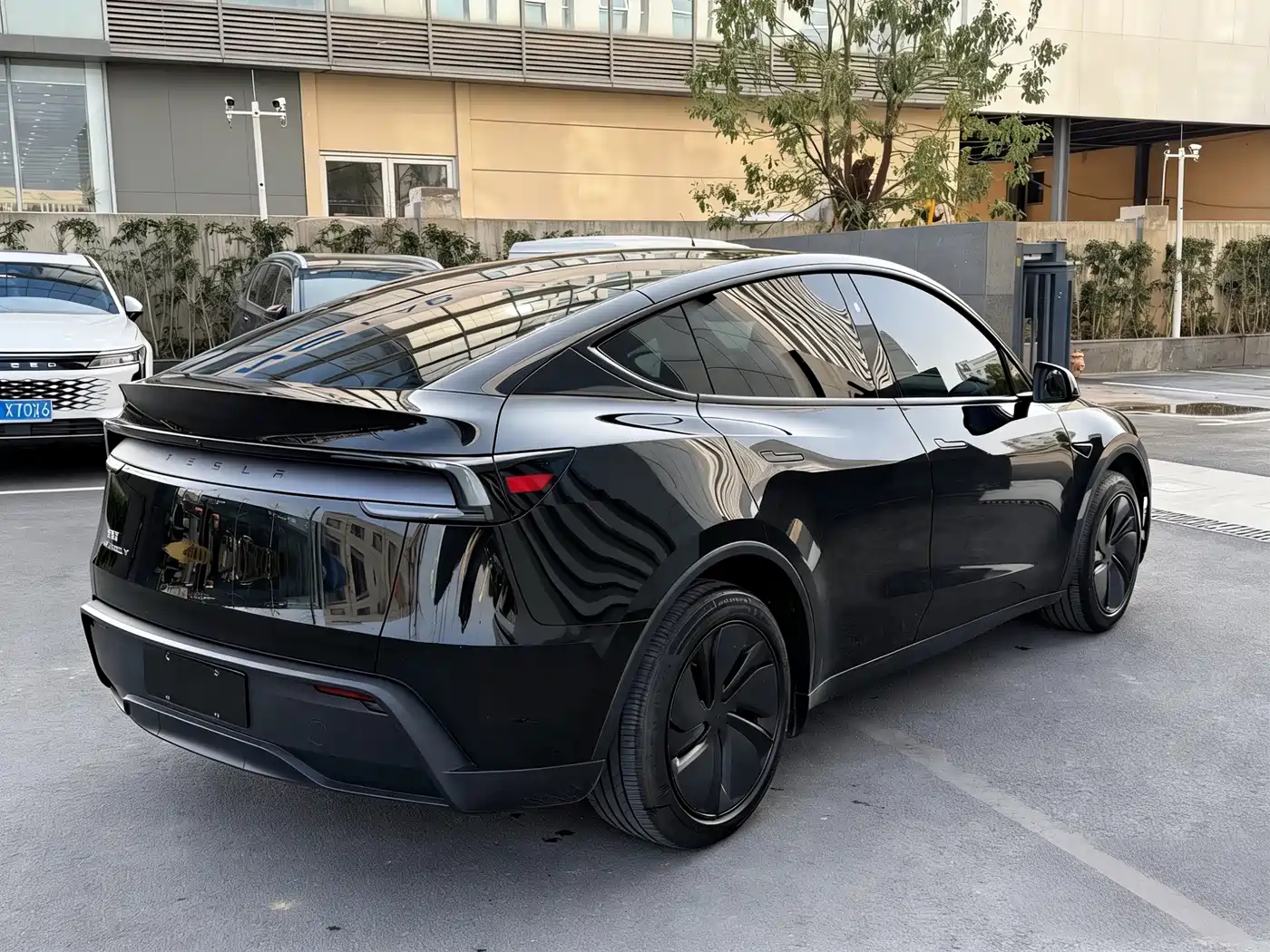 TESLA MODEL Y