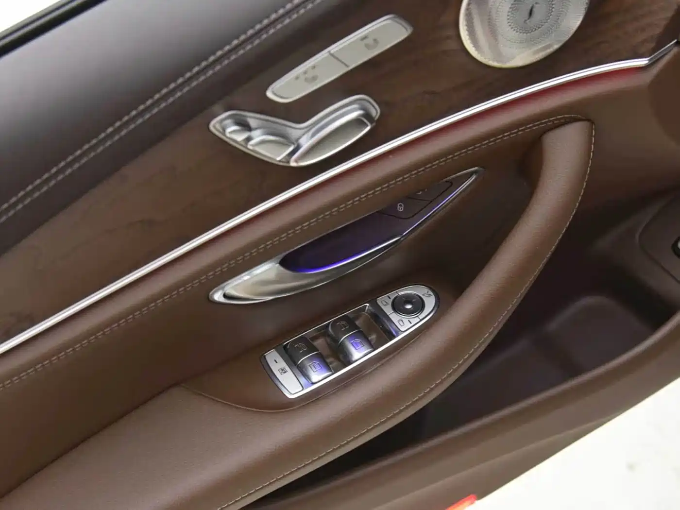 Mercedes-Benz E-Class 2022 Second Facelift E 300 L Luxury фото 11