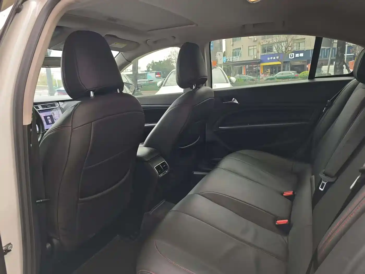 Peugeot 408 2016 1.6T Automatic Luxury Edition фото 6