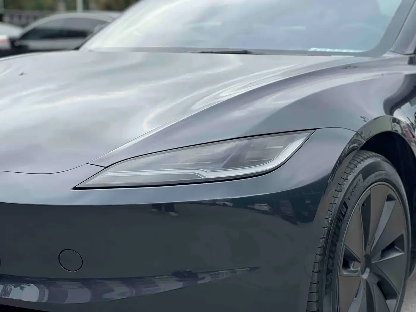 TESLA MODEL 3