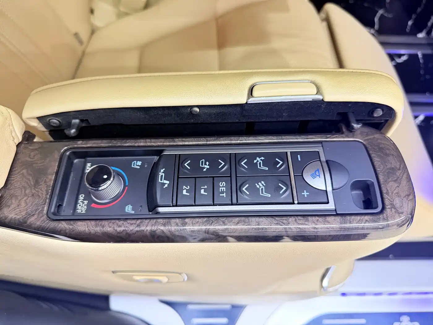 Toyota Vellfire 2019 Hybrid 2.5L HV Premium Edition фото 13