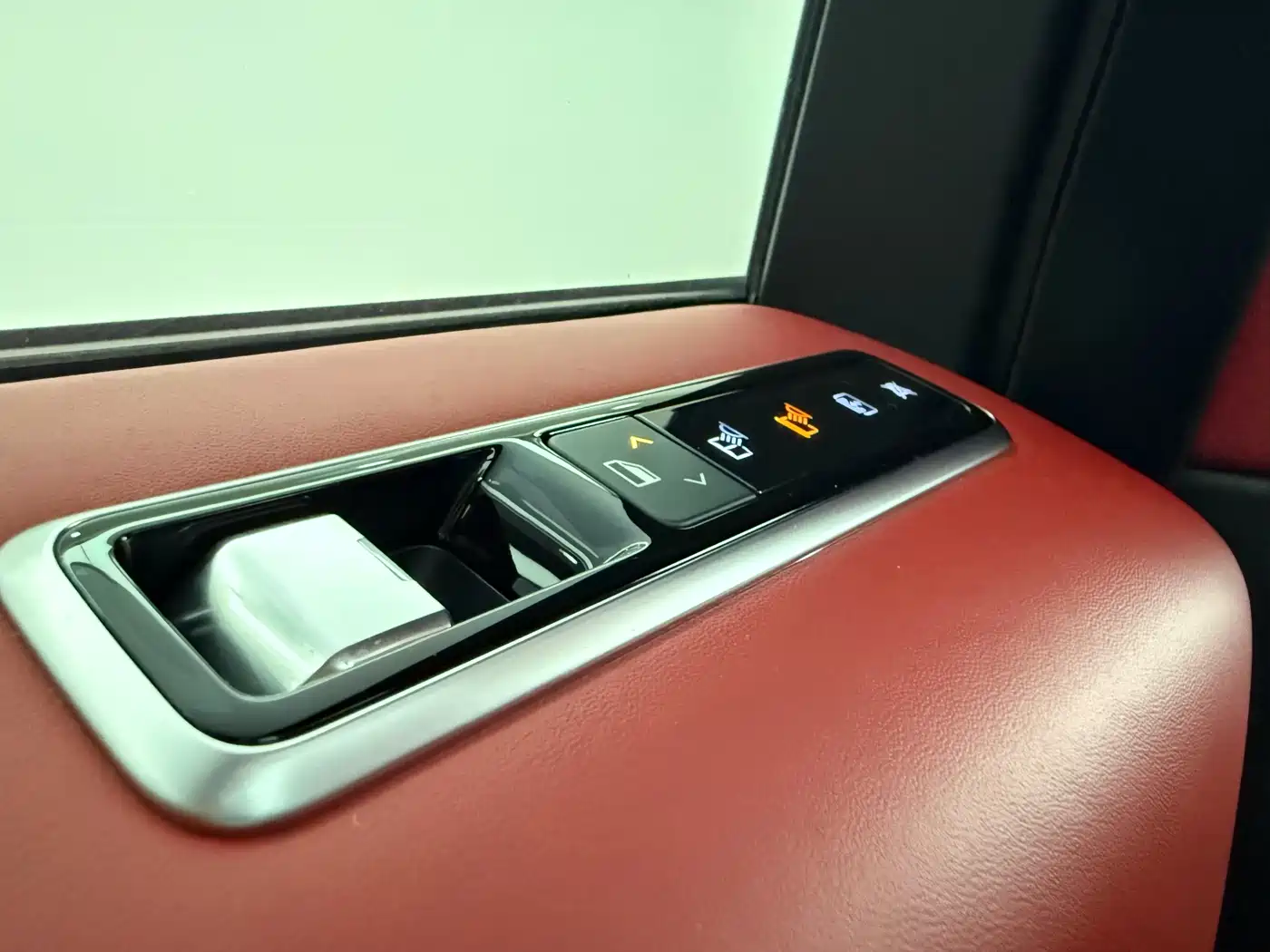 Land Rover Range Rover 2021 3.0 L6 Golden Age Edition фото 14