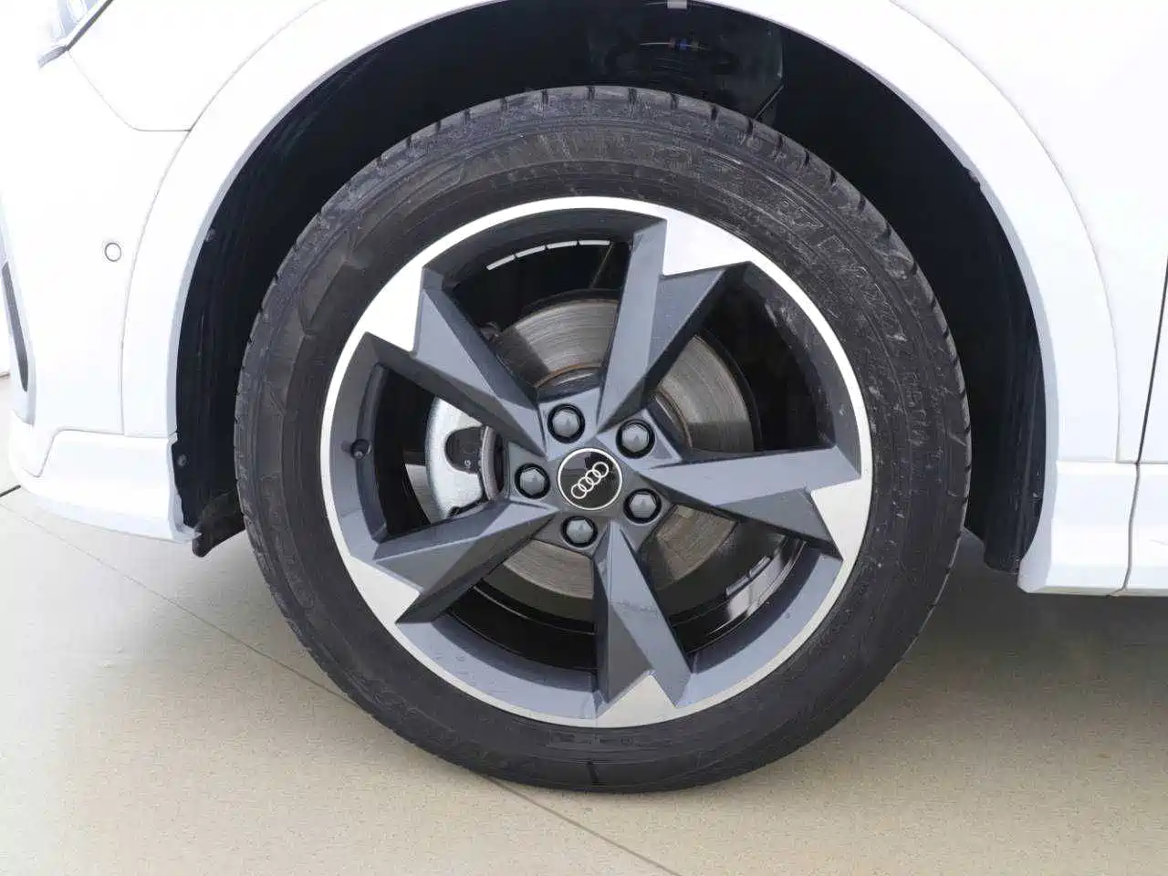 Audi Q3 2023 35 TFSI Fashion Dynamic Model (1.5T) фото 9