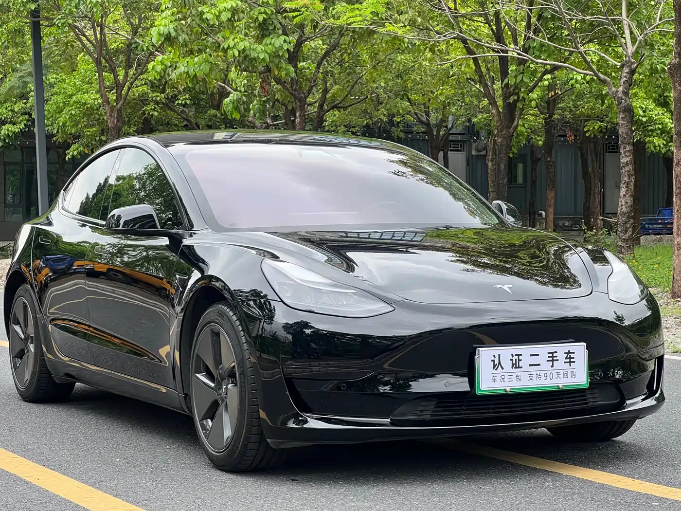 TESLA MODEL 3
