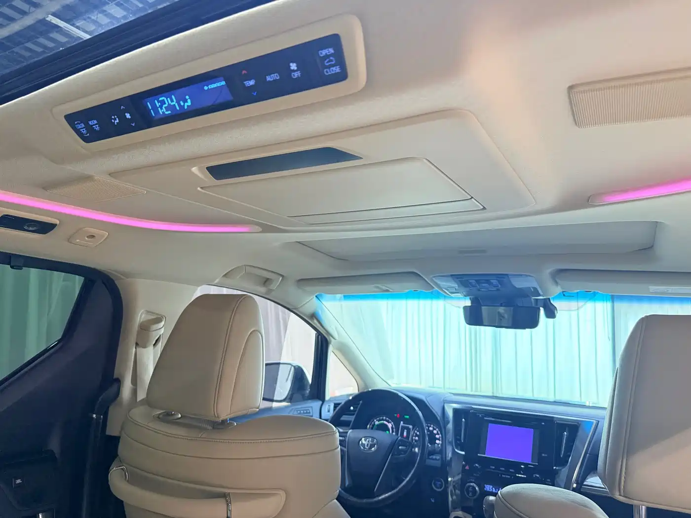 Toyota Vellfire 2019 Hybrid 2.5L HV Premium Edition фото 15