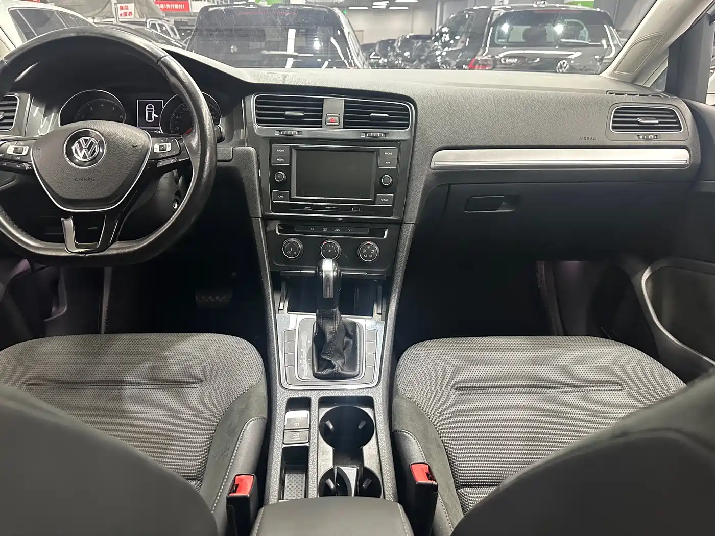 Volkswagen Golf 2018 1.6L Automatic Comfort фото 11