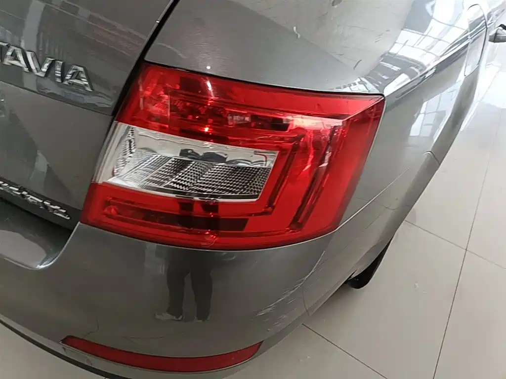 Škoda Octavia 2017 Classic 1.6L Automatic Comfort фото 8