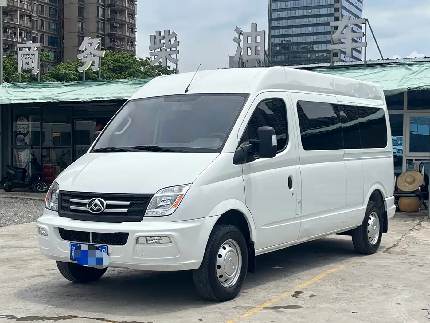 SAIC Maxus Xintu V80 2023 2.0T PLUS AMT All-round King Long Wheelbase Medium Roof 6/7/8/9-seater